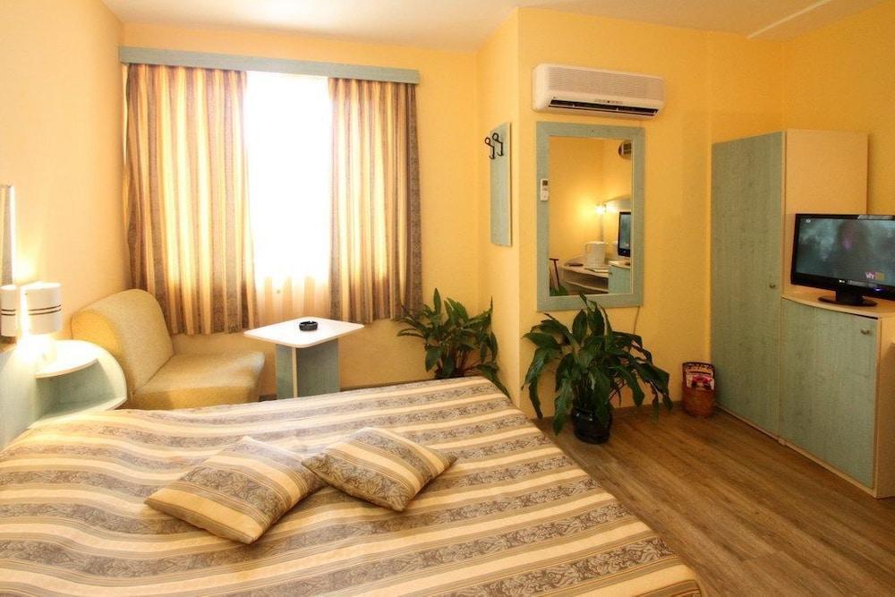 Hotel Color Varna ภายนอก รูปภาพ