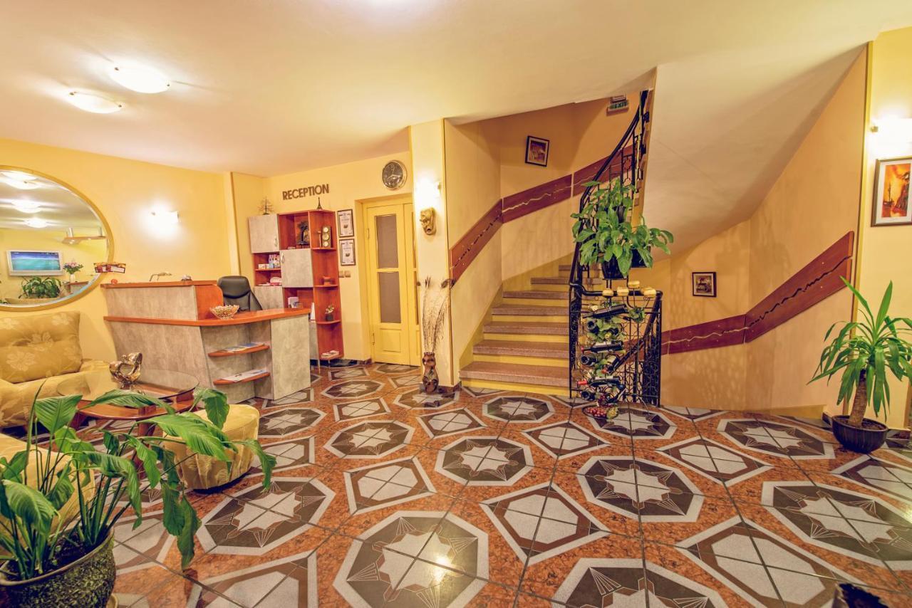 Hotel Color Varna ภายนอก รูปภาพ