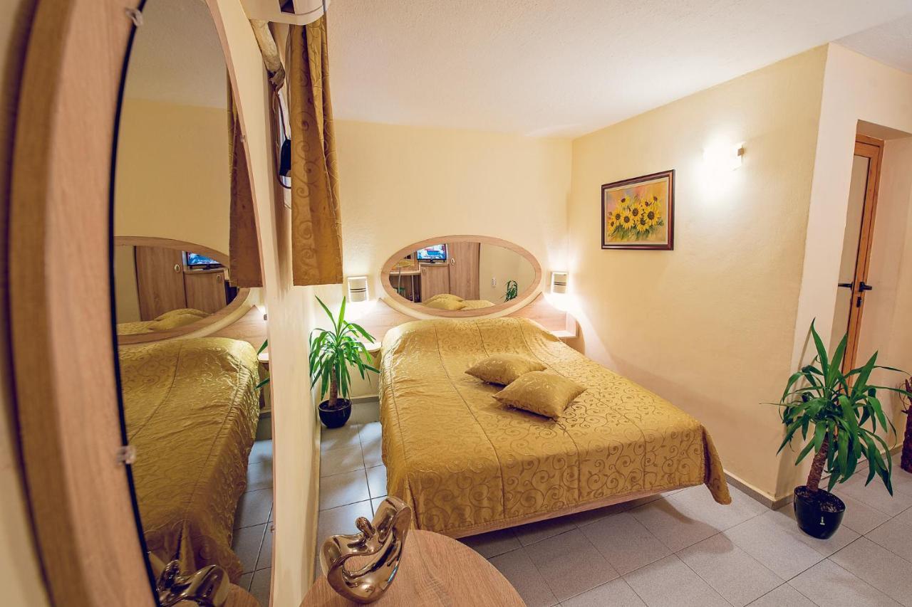 Hotel Color Varna ภายนอก รูปภาพ