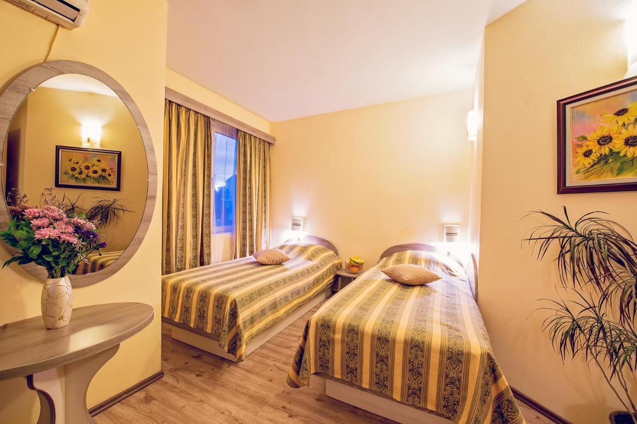 Hotel Color Varna ภายนอก รูปภาพ